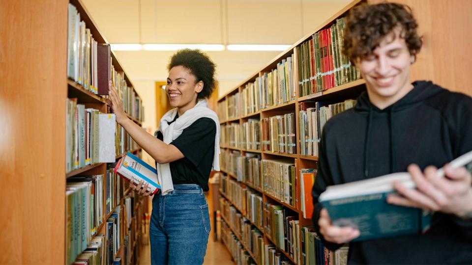 Students in library picking out books